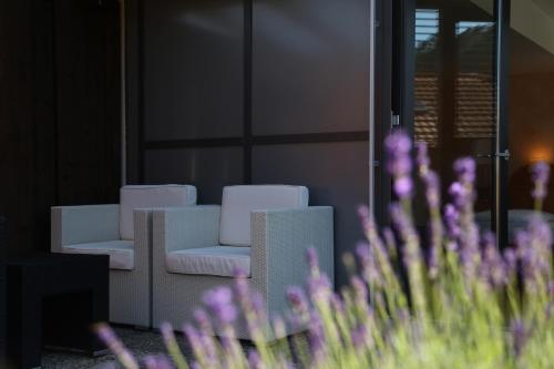 Deluxe Quadruple Room with A/C and Roof Terrace del hotel Crystal