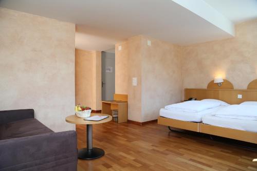 Deluxe Quadruple Room with A/C and Roof Terrace del hotel Crystal. Foto 3