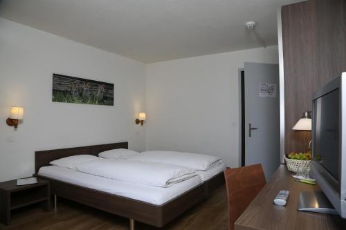 Standard Twin Room with A/C (16 - 18m2) del hotel Crystal
