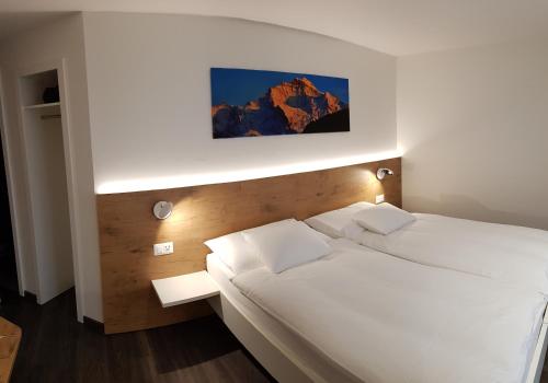 Habitación Doble Estándar - 2 camas del hotel Bernerhof. Foto 9