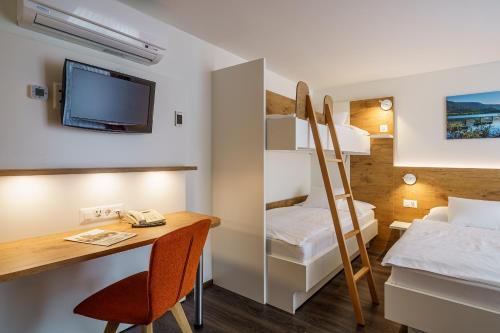 Habitación Cuádruple Superior con aire acondicionado del hotel Bernerhof