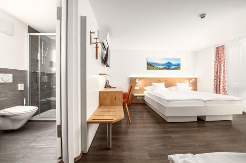 Habitación Triple Superior con aire acondicionado del hotel Bernerhof