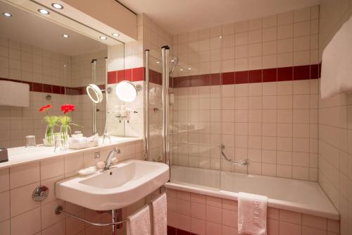 Suite Junior con balcón del hotel Grand Beau Rivage Interlaken. Foto 1