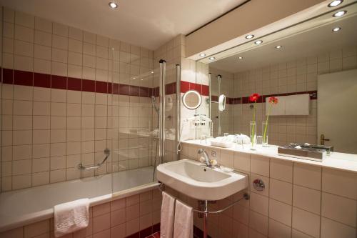 Suite Junior con balcón del hotel Grand Beau Rivage Interlaken. Foto 2