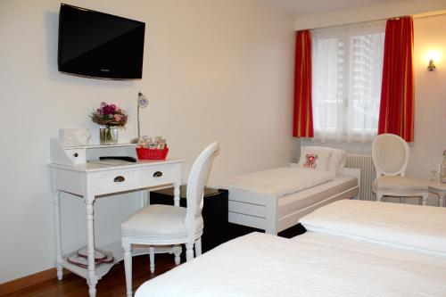 Habitación Triple del hotel Weisses Kreuz. Foto 5