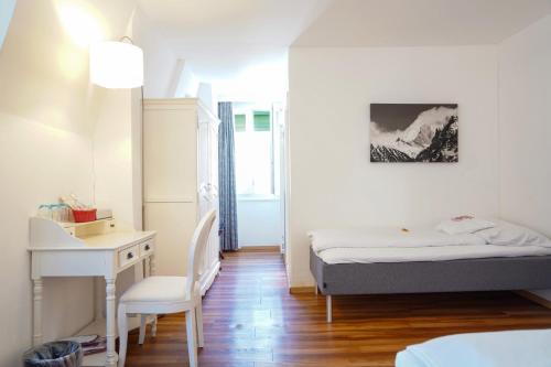 Habitación Triple del hotel Weisses Kreuz. Foto 7