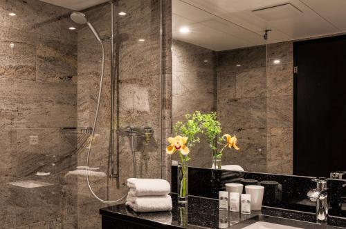Habitación Doble Estándar del hotel Astoria Lucerne. Foto 1