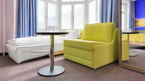 Habitación Triple Estándar del hotel Drei Könige. Foto 1