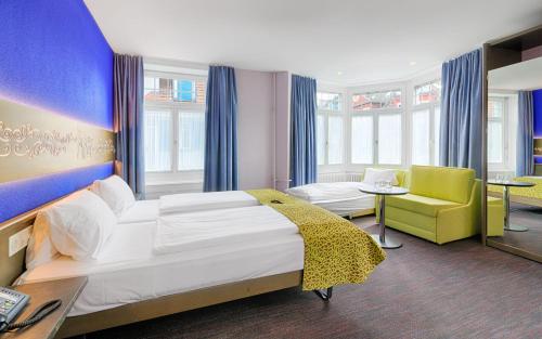Habitación Triple Estándar del hotel Drei Könige. Foto 3