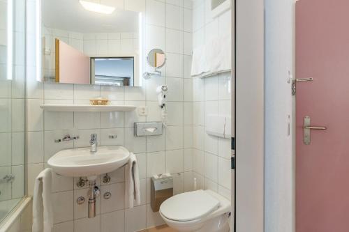 Habitación Triple Estándar del hotel Drei Könige. Foto 4
