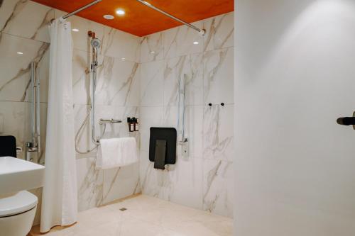 Habitación Doble Confort del hotel Ameron Luzern Flora. Foto 3