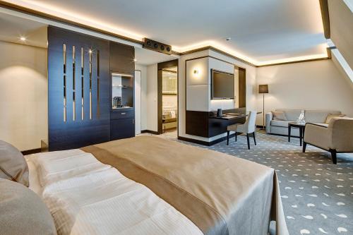 Suite Junior Deluxe del hotel Monopol. Foto 10