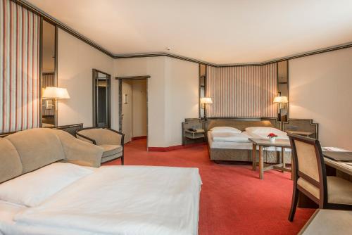 Habitación cuádruple del hotel Monopol. Foto 2