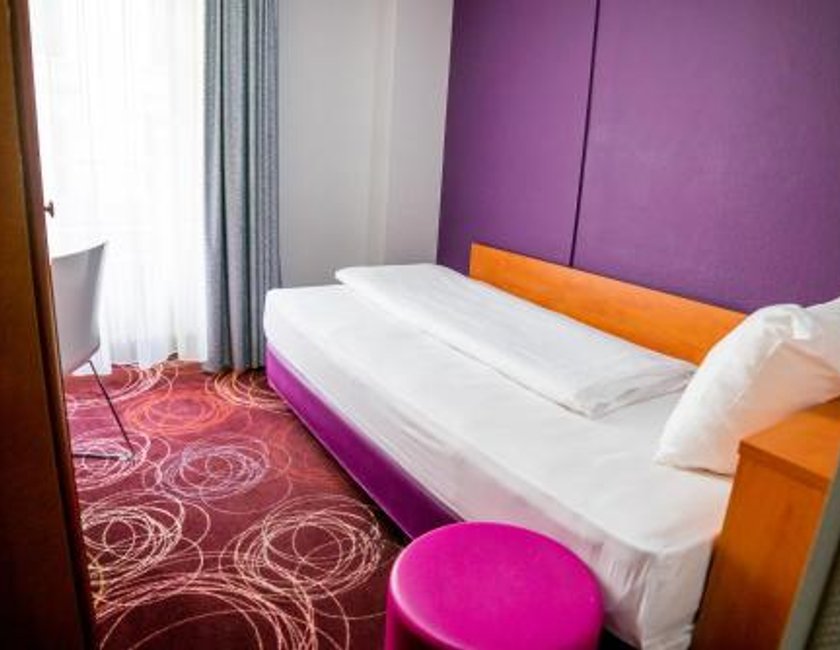 Habitación Individual Estándar del hotel Ibis Styles Luzern. Foto 1