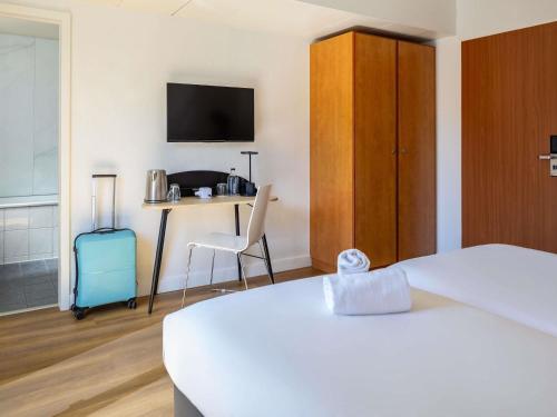 Habitación Estándar - 1 cama grande del hotel Ibis Styles Luzern. Foto 7