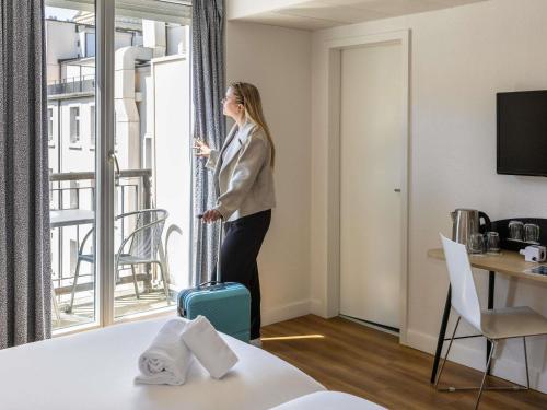 Habitación Estándar - Cama extragrande del hotel Ibis Styles Luzern. Foto 5
