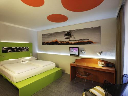 Habitación Estándar - 1 cama grande del hotel Ibis Styles Luzern. Foto 3
