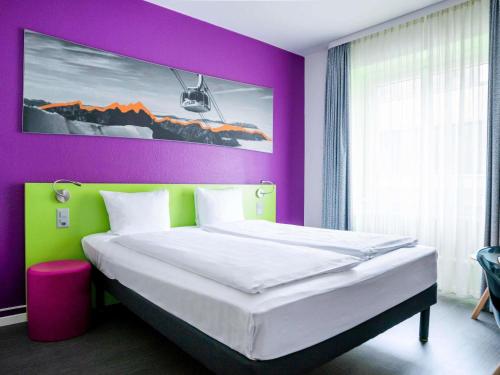 Habitación Estándar - Cama extragrande del hotel Ibis Styles Luzern. Foto 7