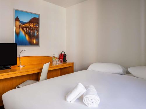 Habitación Estándar - 1 cama grande del hotel Ibis Styles Luzern. Foto 12