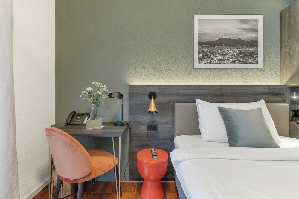 Quiet Comfort Single Room Courtyard Side del hotel Waldstaetterhof Swiss Quality. Foto 3