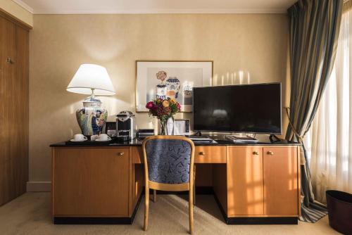 Habitación Doble Deluxe con balcón y vistas al parque o al lago del hotel Royal Plaza Montreux. Foto 5