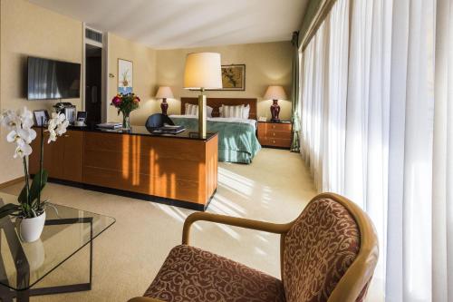 Suite Junior con balcón y vistas al lago del hotel Royal Plaza Montreux