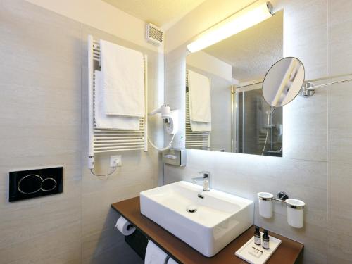 Habitación Doble Estándar - 2 camas del hotel Ambassador Zermatt. Foto 3