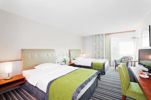 Habitación Clásica con 2 camas grandes del hotel Movenpick Zuerich-airport. Foto 5