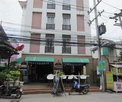 18 Coins Cafe and Hostel