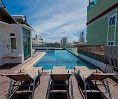Hotel Hallo Patong - Rooftop Pool - Stunning Mountain Views and OTOP Market