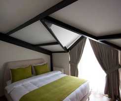  Calanthe Residence