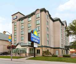 Days Inn and Suites By Wyndham Niagara Falls Centre St. By The Falls