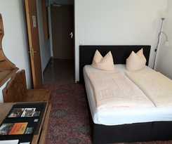 Solitaire and Boardinghouse Berlin