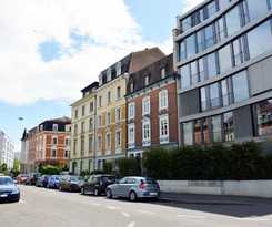  Unique Serviced Living At Airport Line