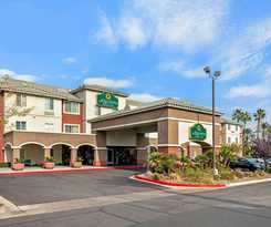 La Quinta Inn and Suites By Wyndham Las Vegas Red Rock
