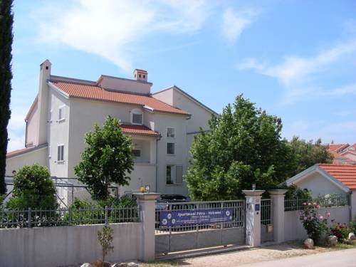 Apartments & Rooms Petra