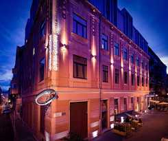 Opera Garden and Apartments