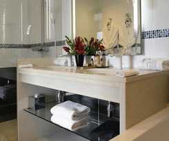 Hotel Kyriad Prestige Lyon Est - Saint Priest Eurexpo and Spa