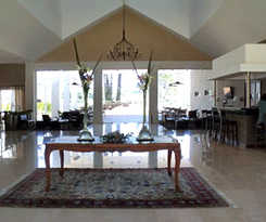 Hotel Howard Johnson by Wyndham Carilo Convention Center 