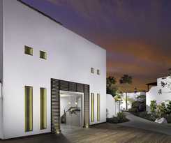 H10 White Suites
