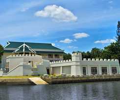 Hotel Kalanan Riverside Resort