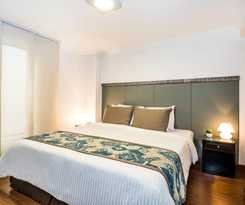 Lloyd's Apartasuites Parque 93