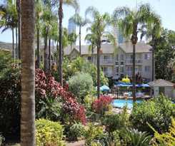 Mari Court Resort