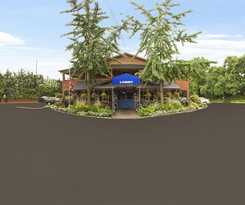 Hotel SureStay Plus by Best Western Woodbury Inn