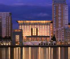 Canary Riverside Plaza