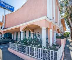 Rodeway Inn Near Melrose Ave