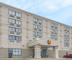 Super 8 By Wyndham Mississauga