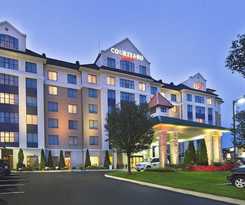Courtyard By Marriott Long Island Macarthur Airport