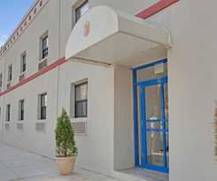 Hotel Super 8 by Wyndham Long Island City LGA Hotel 