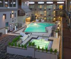 Hotel Sandman and Suites Kelowna